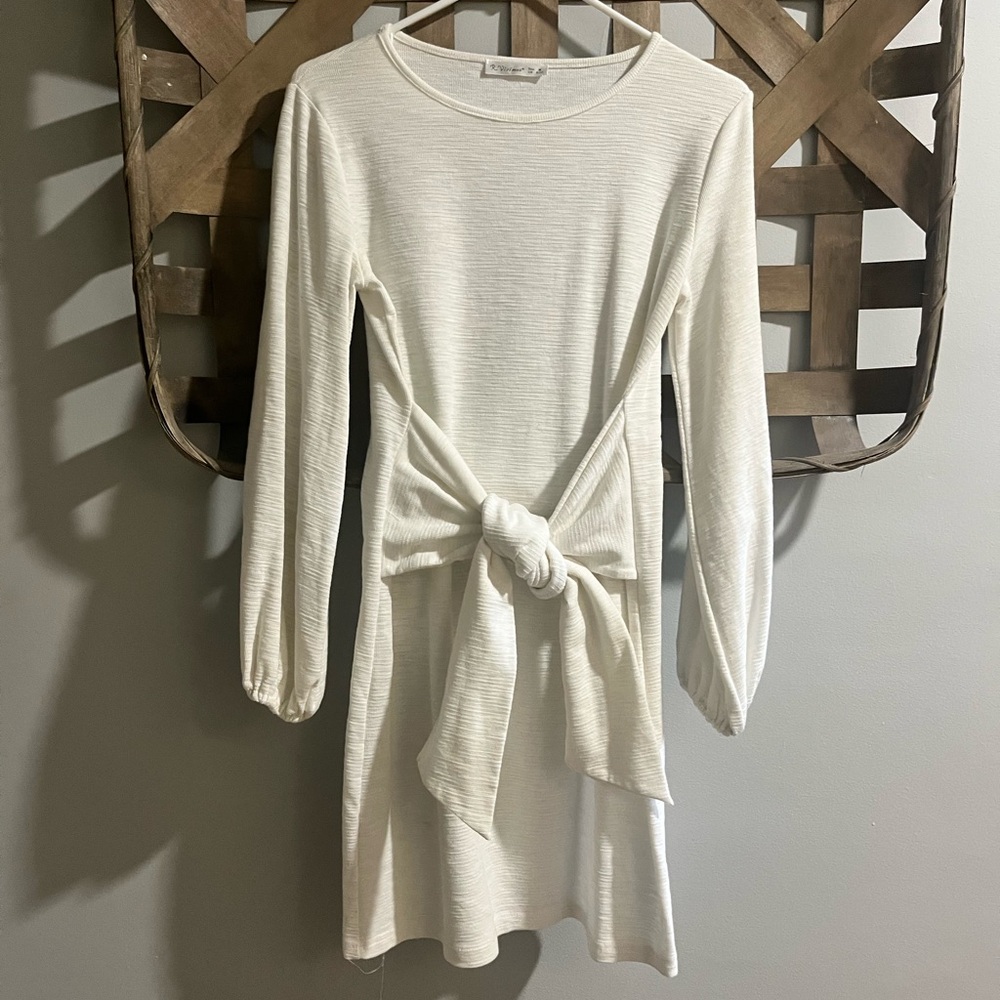 Elegant White Long Sleeve Dress